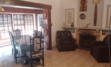 VENDO CASA 4 AMBIENTES MAS DEPARTAMENTO EN BARRIO BOSQUE ALEGRE