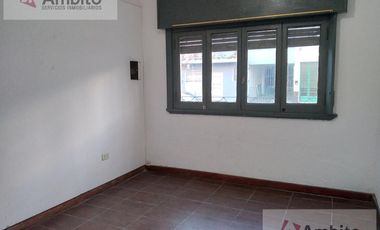 Casa 2 dormitorios- Berisso centro.