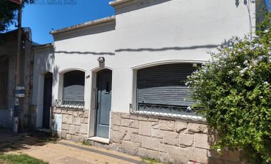 Casa 2 dormitorios- Berisso centro.