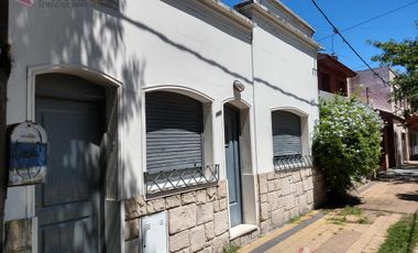 Casa 2 dormitorios- Berisso centro.