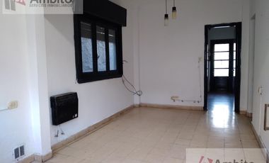 Casa 2 dormitorios- Berisso centro.