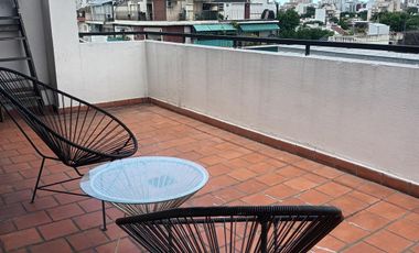2 Amb Equipado/ Piso alto con TERRAZA / Muy Luminoso / Caballito