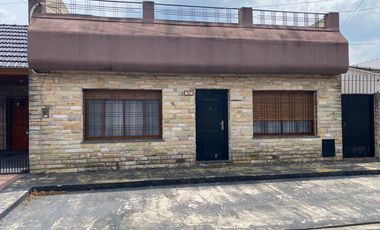 Casa de 4 ambientes en lote propio en Ramos Mejia