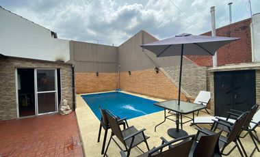 Casa de 4 ambientes en lote propio en Ramos Mejia
