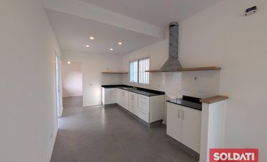 Venta casa en Bella Vista - reciclada a nuevo, a estrenar!