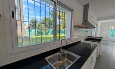Venta casa en Bella Vista - reciclada a nuevo, a estrenar!
