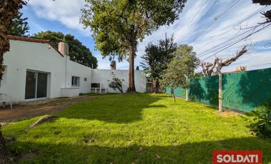 Venta casa en Bella Vista - reciclada a nuevo, a estrenar!