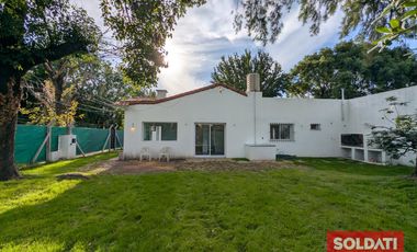 Venta casa en Bella Vista - reciclada a nuevo, a estrenar!