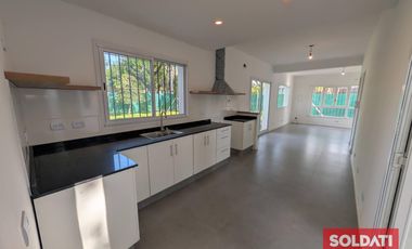 Venta casa en Bella Vista - reciclada a nuevo, a estrenar!