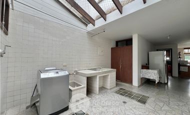Casa Comercial en Arriendo, barrio Guayacanes, Manizales