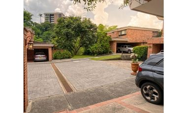 Venta casa envigado a cerca del poblado 2 niveles remodelada luxury