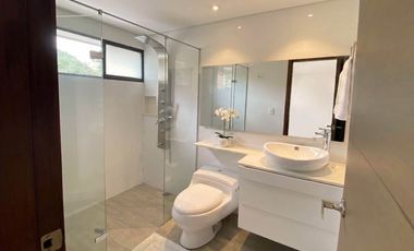 Venta casa envigado a cerca del poblado 2 niveles remodelada luxury