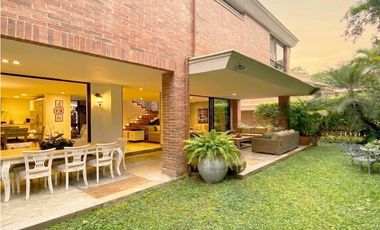 Venta casa envigado a cerca del poblado 2 niveles remodelada luxury