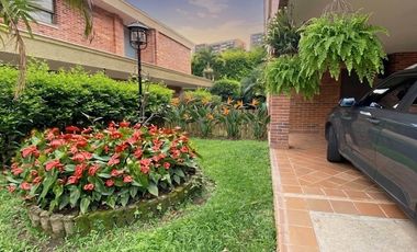 Venta casa envigado a cerca del poblado 2 niveles remodelada luxury