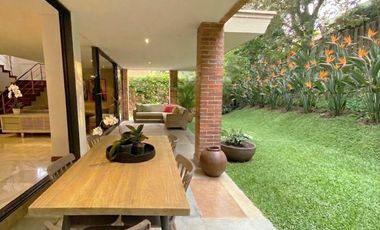 Venta casa envigado a cerca del poblado 2 niveles remodelada luxury