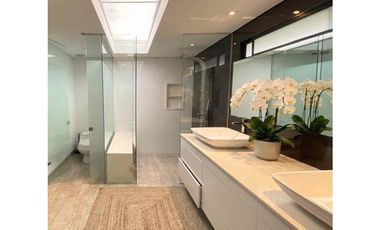 Venta casa envigado a cerca del poblado 2 niveles remodelada luxury