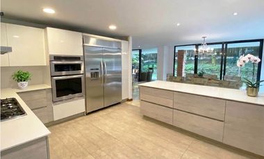 Venta casa envigado a cerca del poblado 2 niveles remodelada luxury