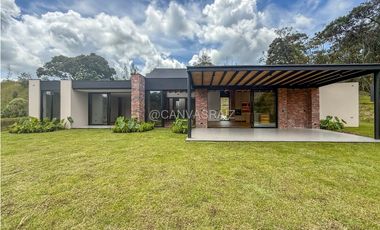 Casa Campestre para Estrenar en Parcelación El Retiro
