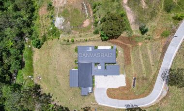 Casa Campestre para Estrenar en Parcelación El Retiro