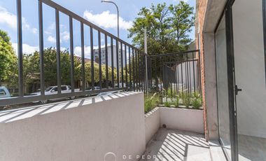 Departamento 2 ambientes al frente estrenar con patio