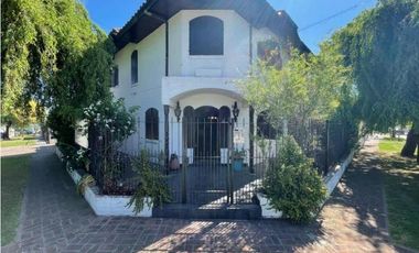 Casa estilo colonial en venta - Divino Rostro