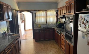 Casa estilo colonial en venta - Divino Rostro