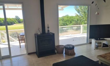 Lindisima casa en Costa Esmeralda Golf 2,  con pileta, parrilla fogonero y vista al golf.