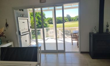 Lindisima casa en Costa Esmeralda Golf 2,  con pileta, parrilla fogonero y vista al golf.