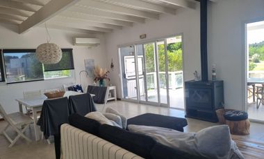 Lindisima casa en Costa Esmeralda Golf 2,  con pileta, parrilla fogonero y vista al golf.