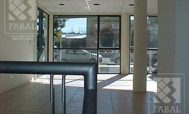 Local / oficina venta centro, 240 m2 en 2 plantas, con cocina y baño; cochera opcional