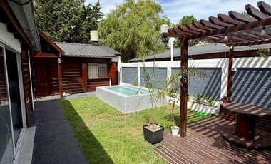 Hermosa casa tipo cabaña con pileta en barrio cerrado!!