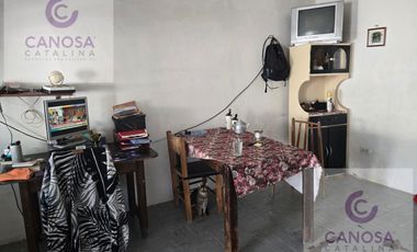 CASA Y DEPTO AL FONDO VENTA