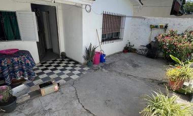 CASA Y DEPTO AL FONDO VENTA