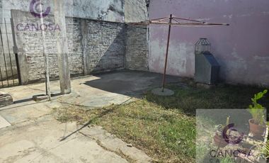 CASA Y DEPTO AL FONDO VENTA