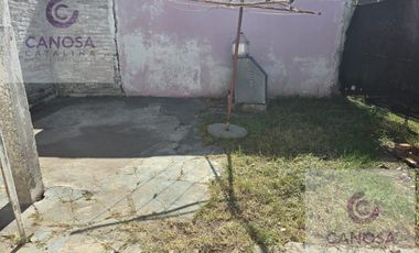 CASA Y DEPTO AL FONDO VENTA