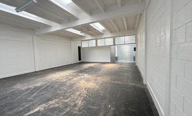 Renta Bodega Industrial, 110m2, Granjas México, Iztacalco, CDMX
