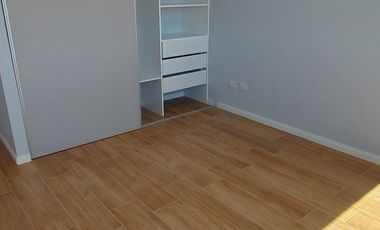 Sin Muebles. Muy equipada. 3 Dormitorios, Escritorio, Playroom y Area Servicio.