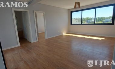 Sin Muebles. Muy equipada. 3 Dormitorios, Escritorio, Playroom y Area Servicio.