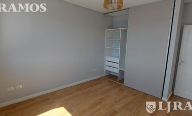 Sin Muebles. Muy equipada. 3 Dormitorios, Escritorio, Playroom y Area Servicio.