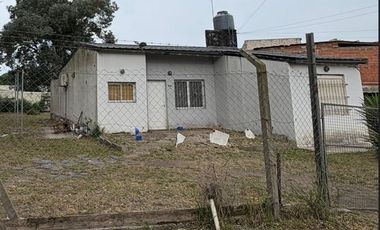 VENTA- CASA 3 AMBIENTES C/ AMPLIO TERRENO- SANTA CELINA