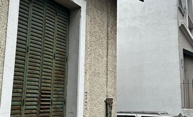 Casa en venta en Lomas De Zamora a refaccionar