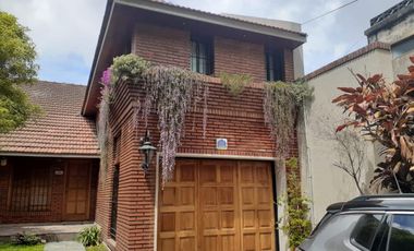 VENTA CASA 4 DORMITORIOS SUITE PISCINA JARDIN 2 QUINCHOS 2 COCHERAS LOMAS DE ZAMORA BANFIELD RESID