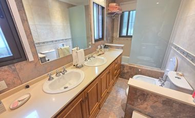 VENTA CASA 4 DORMITORIOS SUITE PISCINA JARDIN 2 QUINCHOS 2 COCHERAS LOMAS DE ZAMORA BANFIELD RESID