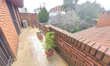 VENTA CASA 4 DORMITORIOS SUITE PISCINA JARDIN 2 QUINCHOS 2 COCHERAS LOMAS DE ZAMORA BANFIELD RESID
