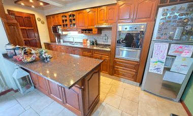 VENTA CASA 4 DORMITORIOS SUITE PISCINA JARDIN 2 QUINCHOS 2 COCHERAS LOMAS DE ZAMORA BANFIELD RESID