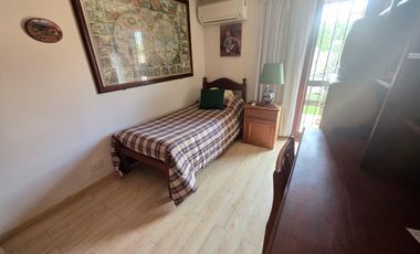 VENTA CASA 4 DORMITORIOS SUITE PISCINA JARDIN 2 QUINCHOS 2 COCHERAS LOMAS DE ZAMORA BANFIELD RESID