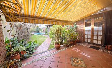 VENTA CASA 4 DORMITORIOS SUITE PISCINA JARDIN 2 QUINCHOS 2 COCHERAS LOMAS DE ZAMORA BANFIELD RESID