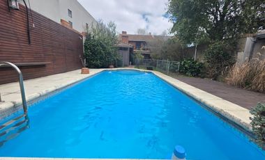 VENTA CASA 4 DORMITORIOS SUITE PISCINA JARDIN 2 QUINCHOS 2 COCHERAS LOMAS DE ZAMORA BANFIELD RESID