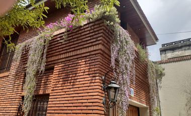 VENTA CASA 4 DORMITORIOS SUITE PISCINA JARDIN 2 QUINCHOS 2 COCHERAS LOMAS DE ZAMORA BANFIELD RESID