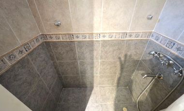 VENTA CASA 4 DORMITORIOS SUITE PISCINA JARDIN 2 QUINCHOS 2 COCHERAS LOMAS DE ZAMORA BANFIELD RESID
